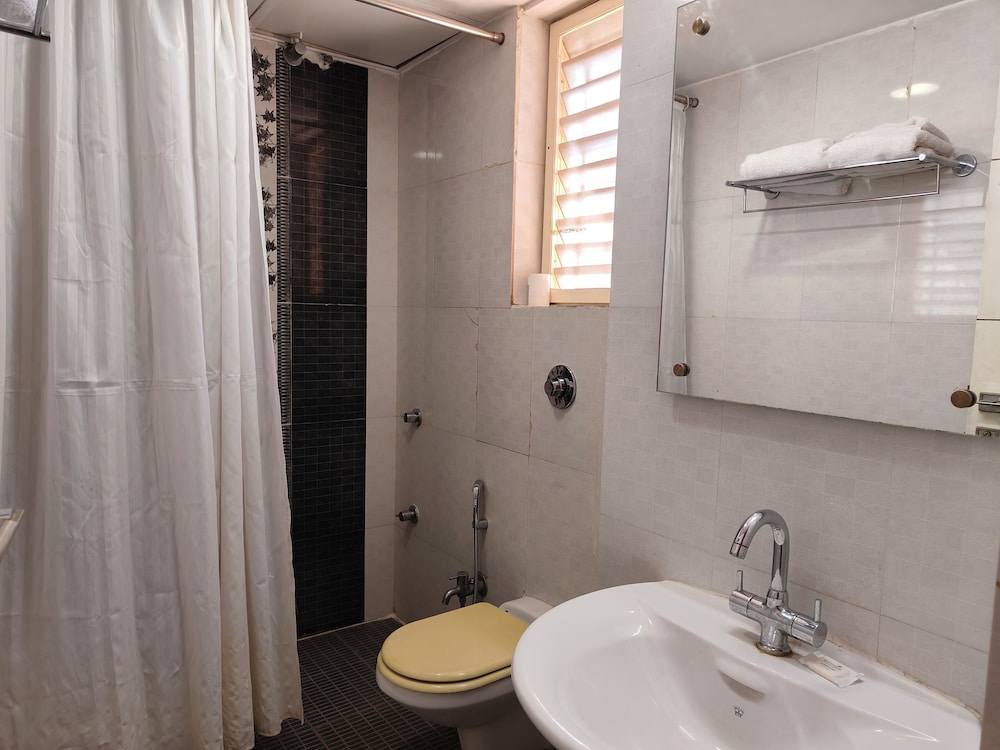 Basic Single Room - Photo 2
