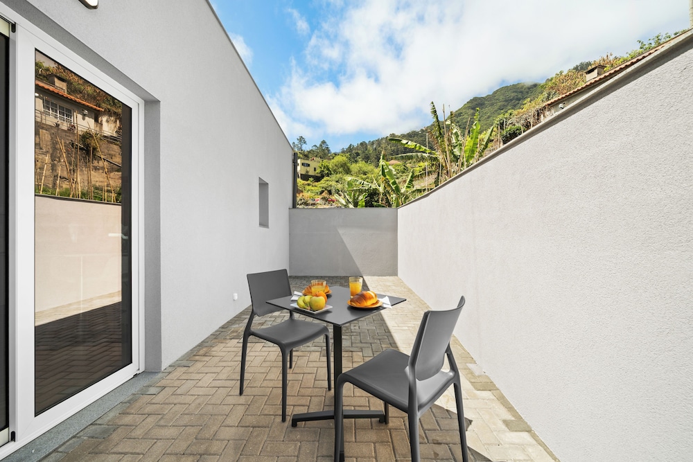 Superior Double or Twin Room with Mountain View photo 2