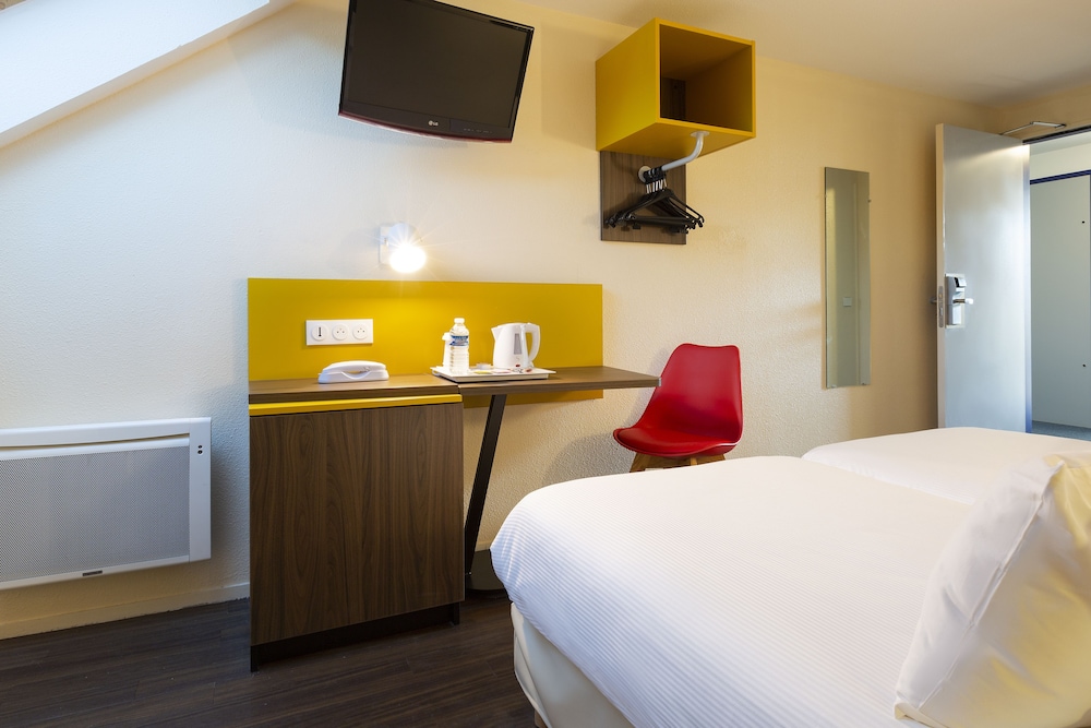 Standard Room, 2 Twin Beds, Non Smoking - Photo 2