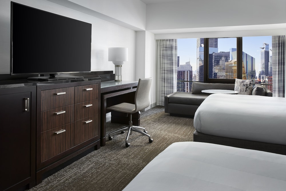 Deluxe Room, 2 Double Beds (Mobility/Hearing Accessible, Tub)
