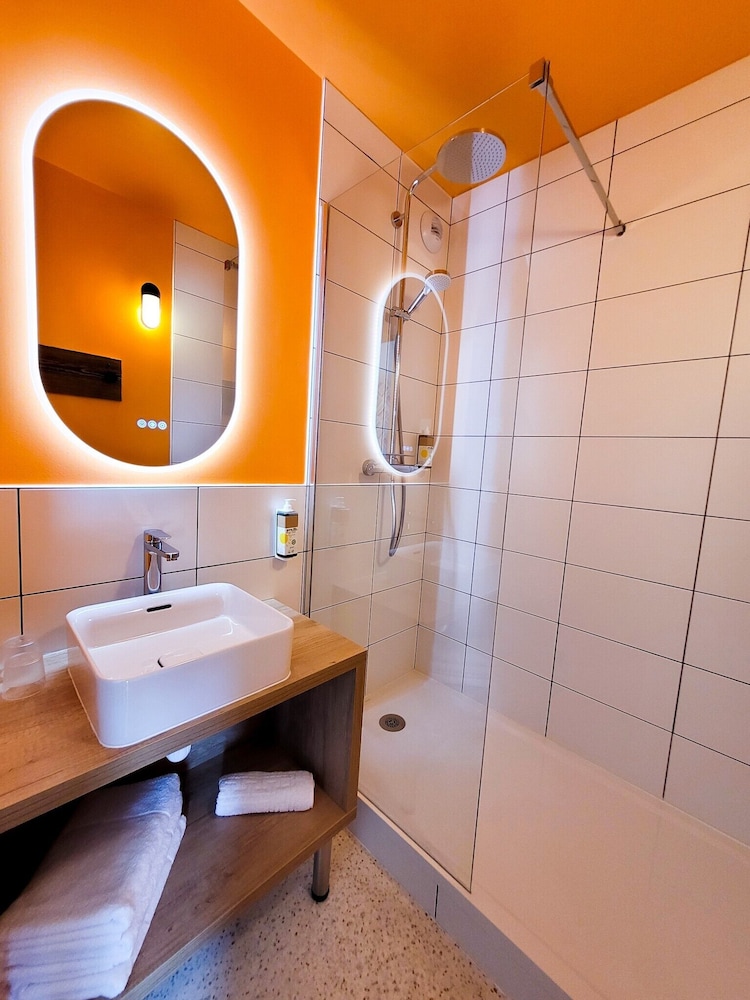 Room, Multiple Beds (Tribu) - Photo 9