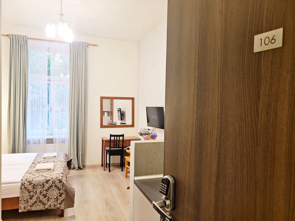 Standard Studio Suite, Courtyard View