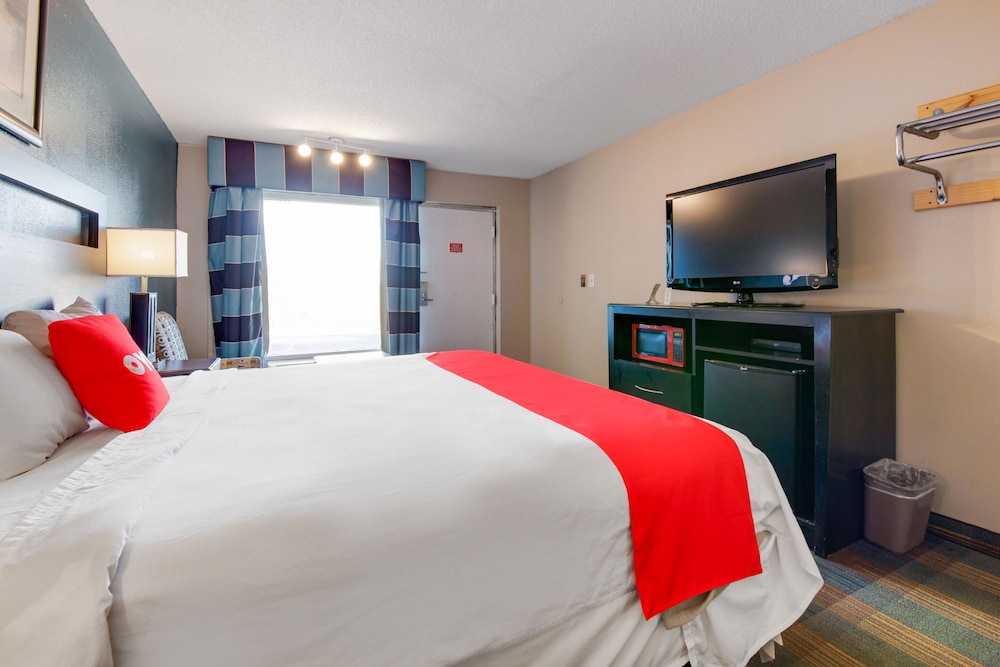 Room, 1 King Bed, Accessible - Photo 7