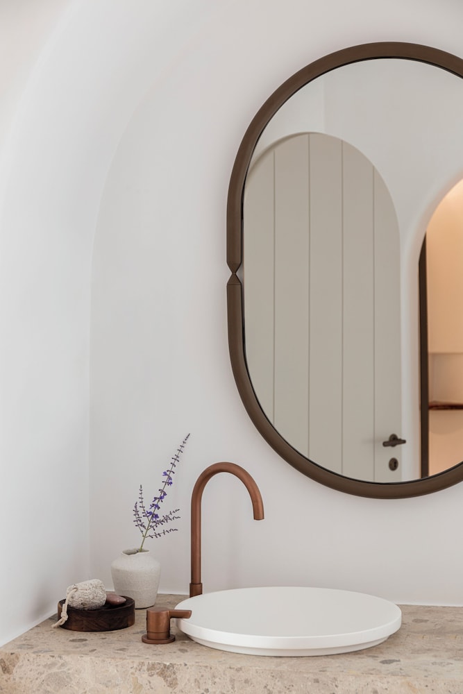 Classic Suite with Caldera View - Photo 6