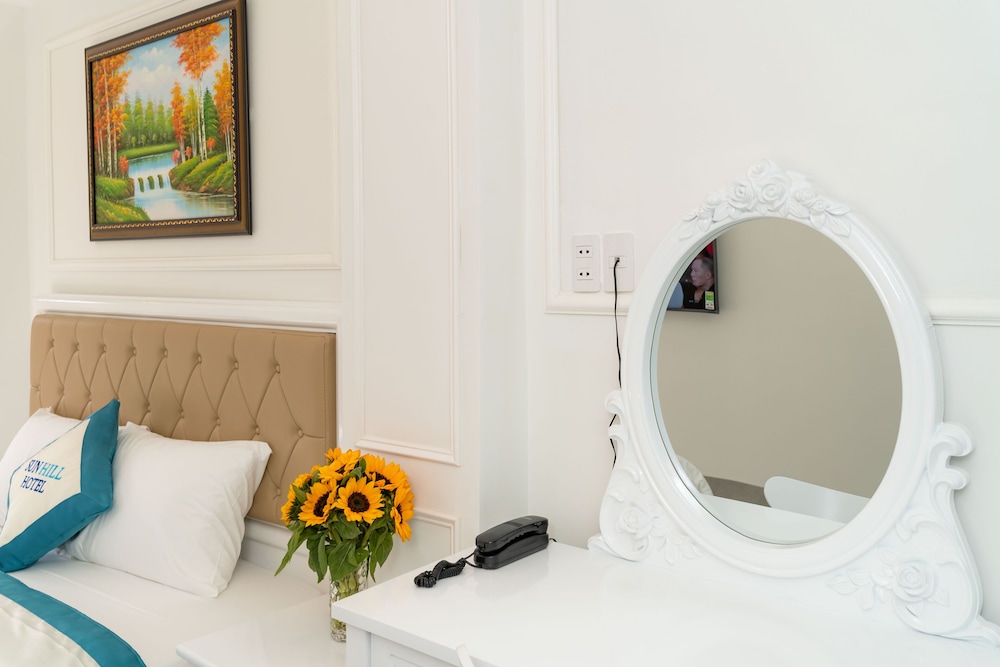 Suite with Bathtub - Photo 6