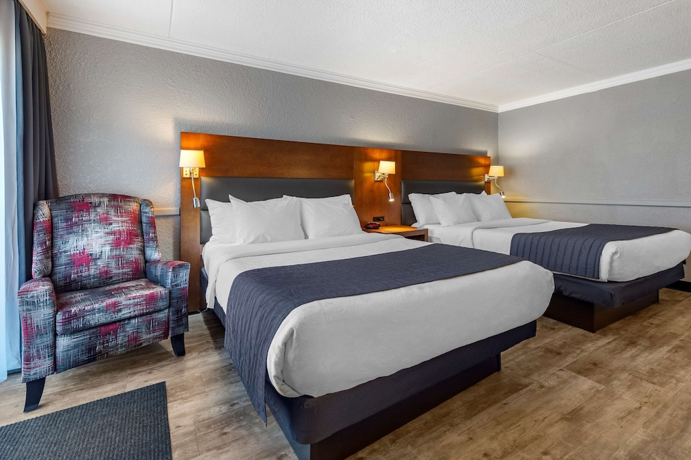 Standard Room, 2 Queen Beds, Non Smoking, Refrigerator - Photo 2
