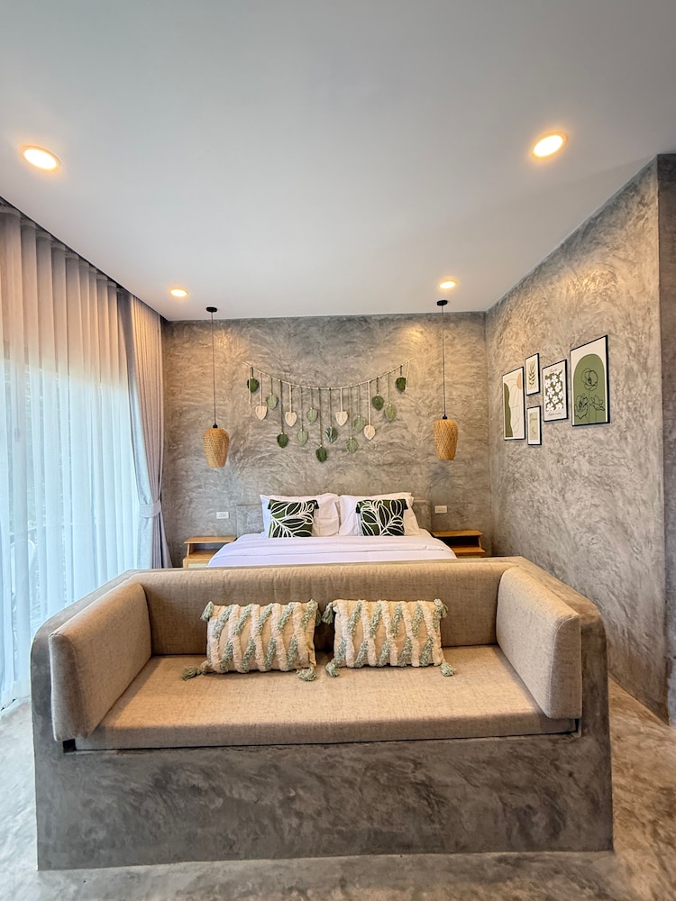 Deluxe Double Room, 1 King Bed, Balcony, Garden View