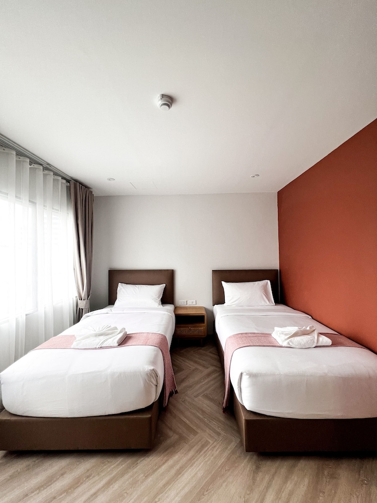 Basic Twin Room, 2 Twin Beds, Non Smoking photo 3