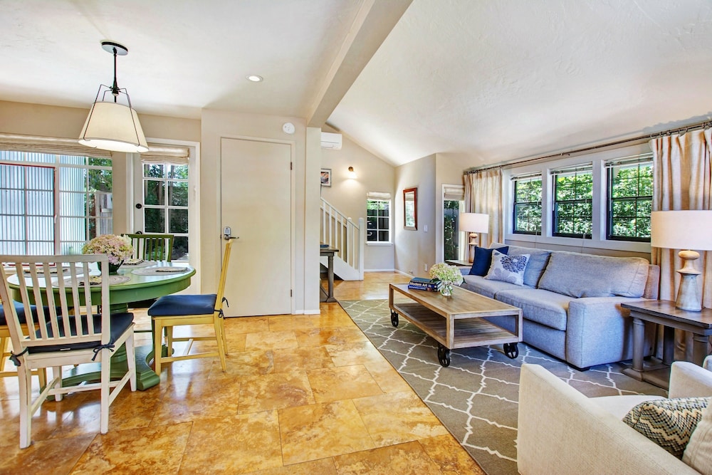 Suite, 1 King Bed with Sofa bed, Patio photo 3