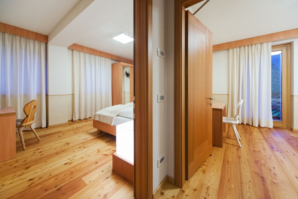 Room, Connecting Rooms photo 1