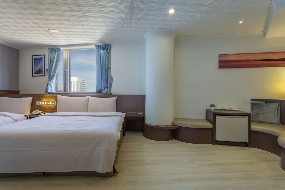 Standard Triple Room, Multiple Beds, Non Smoking photo 3