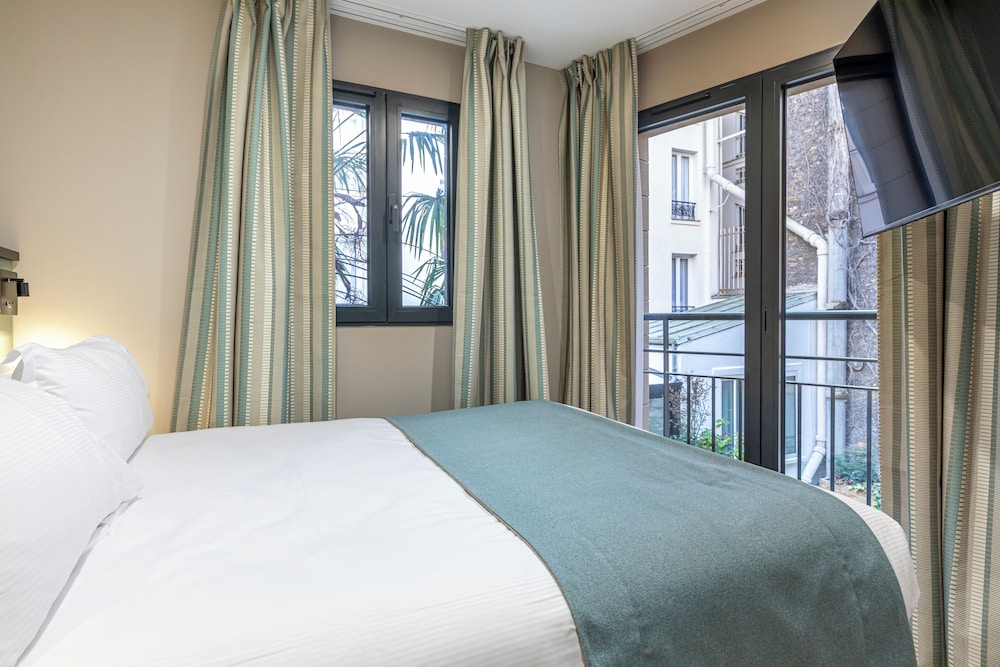 Classic Double Room, Garden Area thumbnail 5