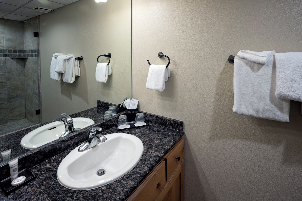 Suite, 2 Bedrooms, 2 Bathrooms - Photo 22