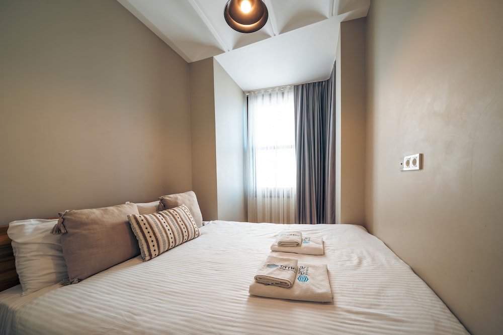 Family Studio Suite, City View photo 3