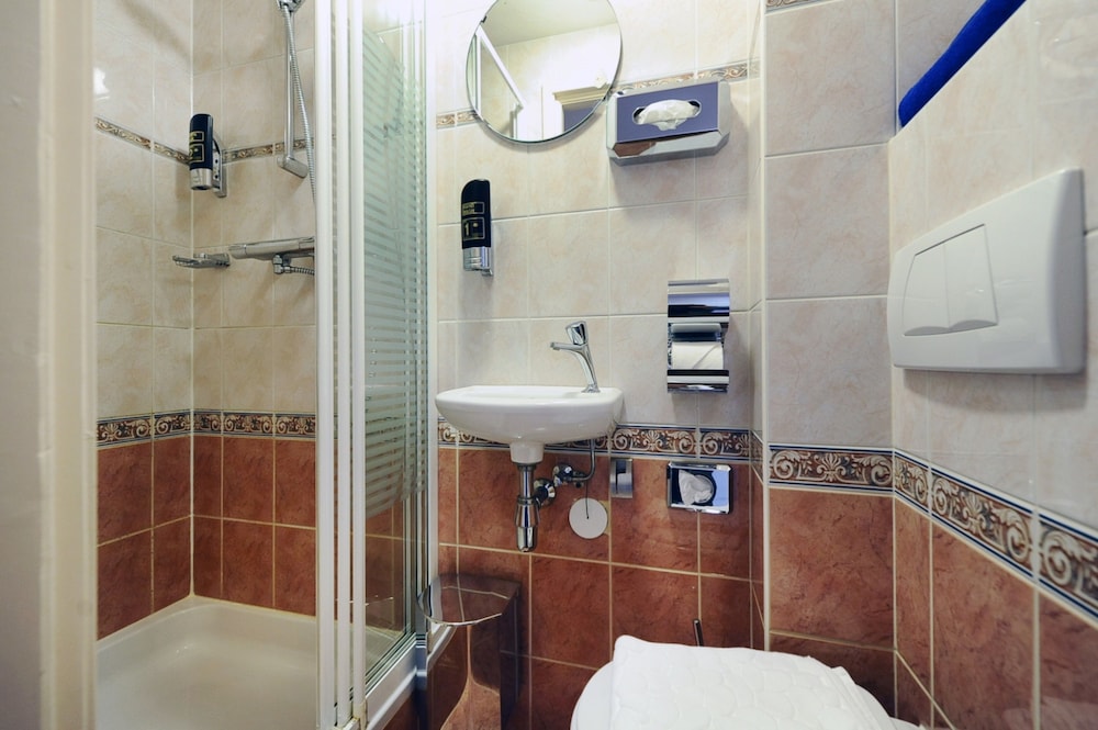 Small Double Room met klein tweepersoonsbed photo 3