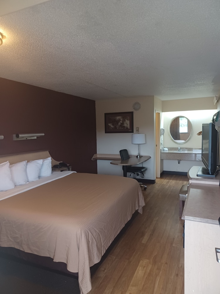 Superior Room, 1 King Bed, Non Smoking photo 1