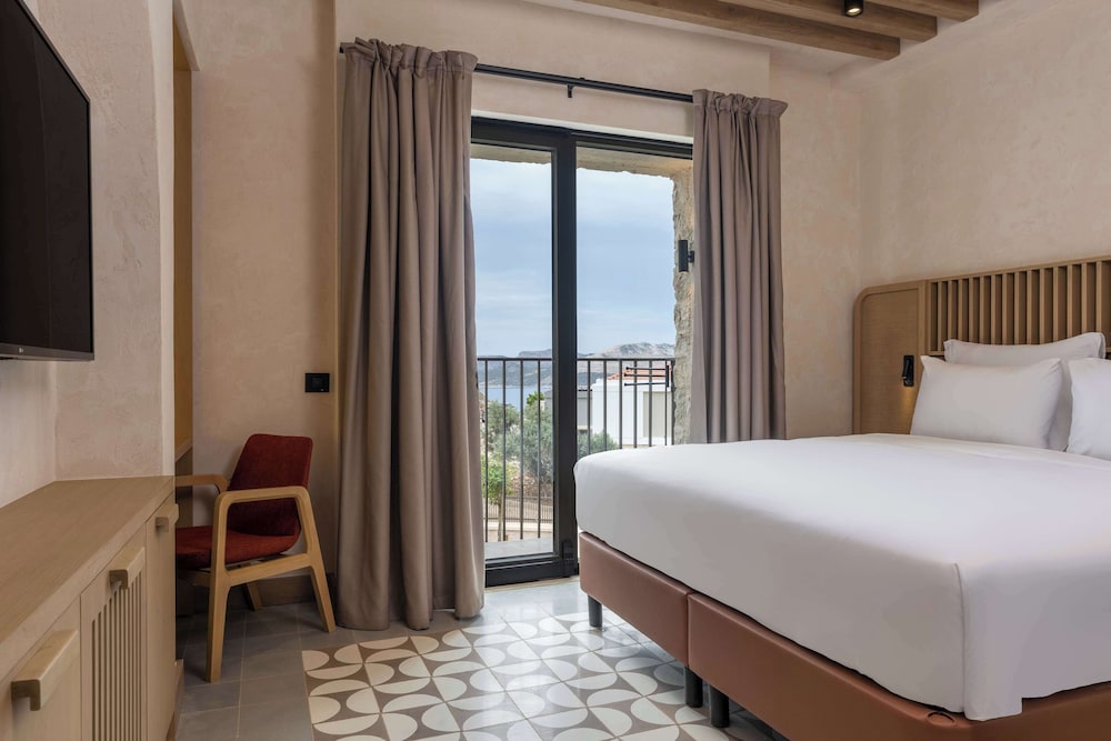 Superior Room, Non Smoking (Side Sea View) - Photo 7