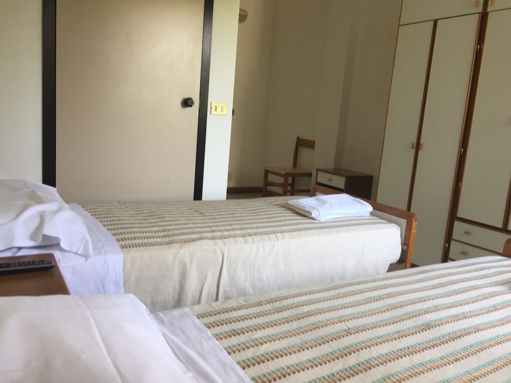 Double or Twin Room photo 3