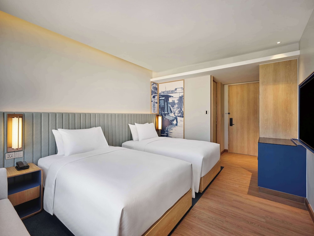 Deluxe Twin Room (Partial River View) photo 2