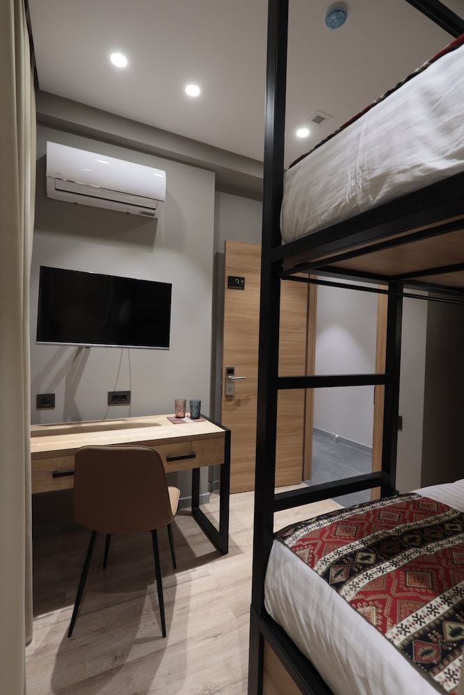 Economy Twin Room photo 2