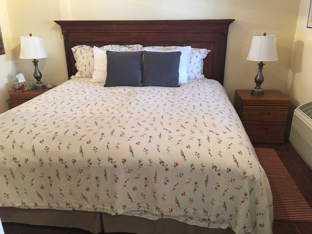 Deluxe Blueberry Sweet Room