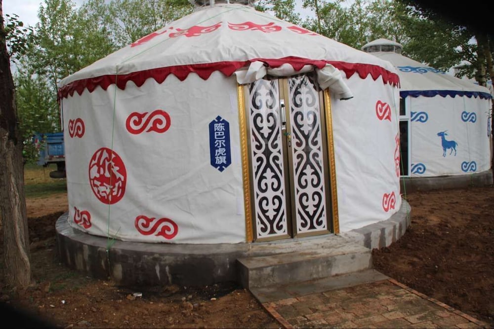 Deluxe Mongolia Yurt photo 2