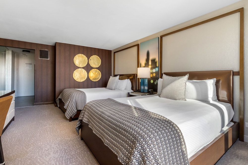 Premier Room, 2 Queen Beds - Photo 3