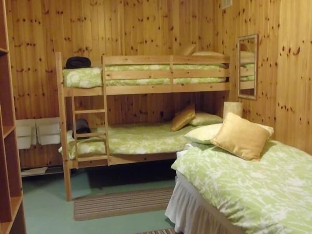 Basic Triple Room, Ensuite photo 2