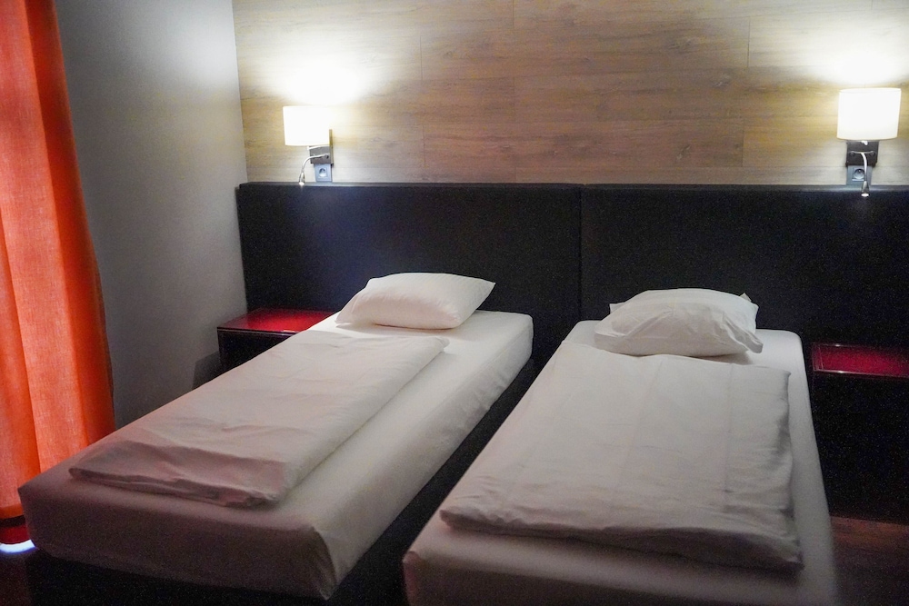 Twin Room - Photo 1