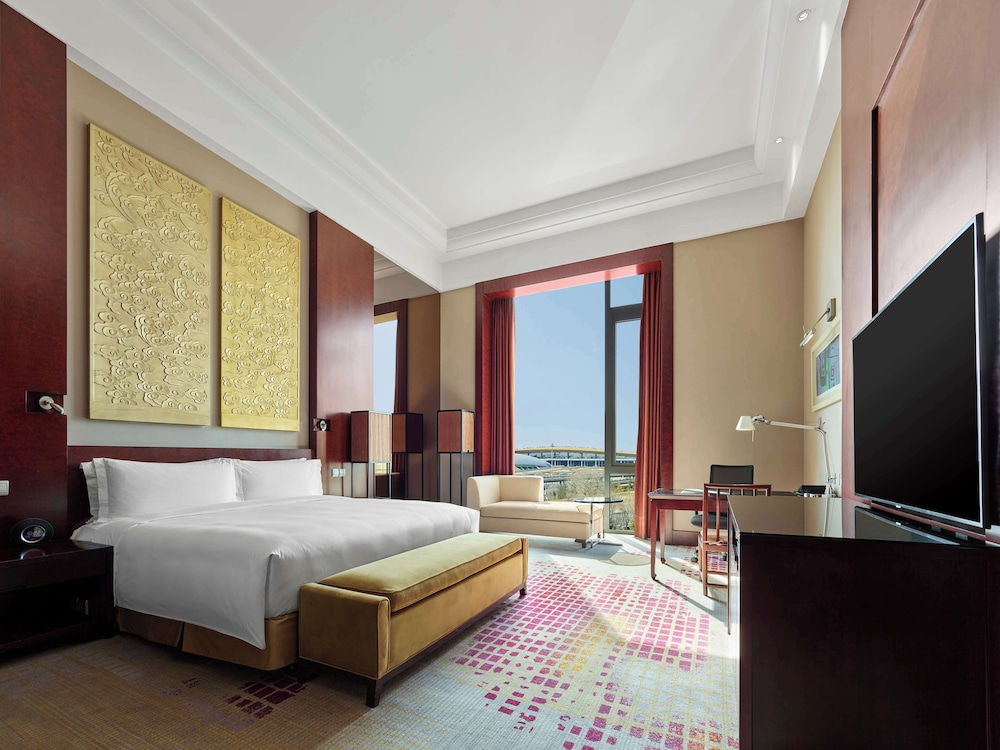 Executive Room, 1 King Bed, Club Lounge Access photo 2