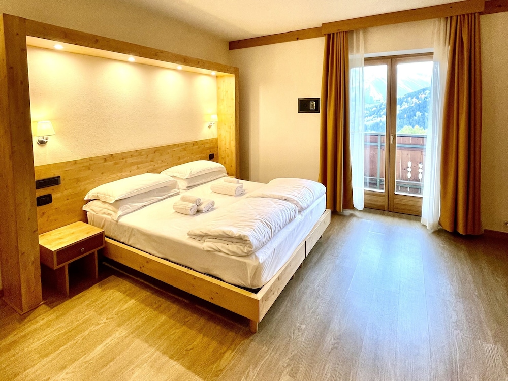 Deluxe Room, Terrace, Mountain View