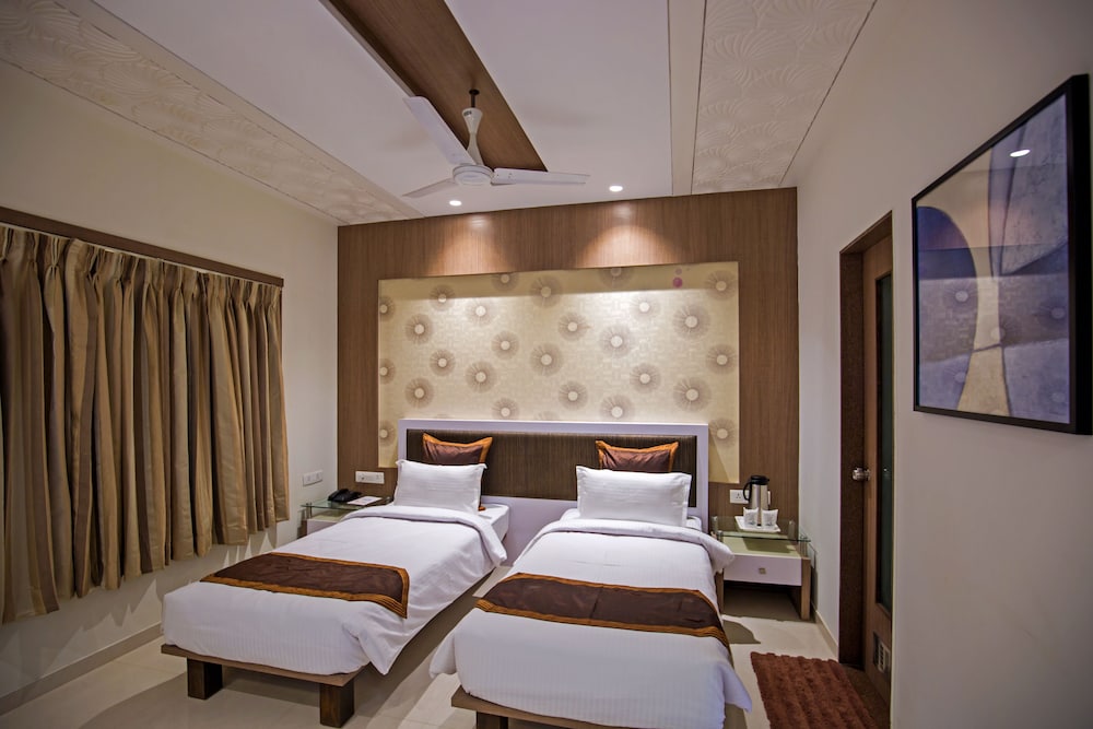 Executive Double Or Twin Room, 2 Twin Beds, Partial Sea View photo 3