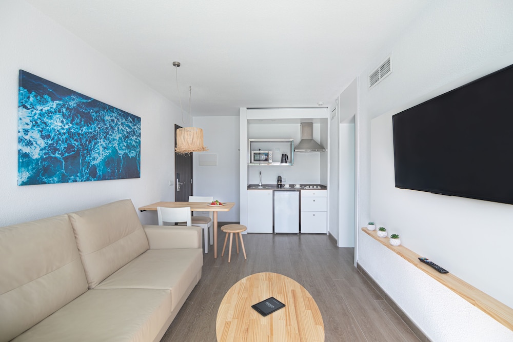 Suite, 1 Bedroom, Balcony photo 3