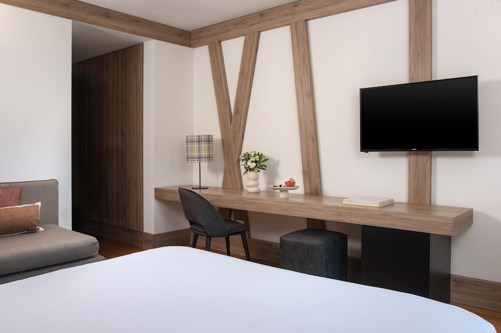 Deluxe Room (Extra Bed 2 adults + 1 child, Monterosa View) photo 2