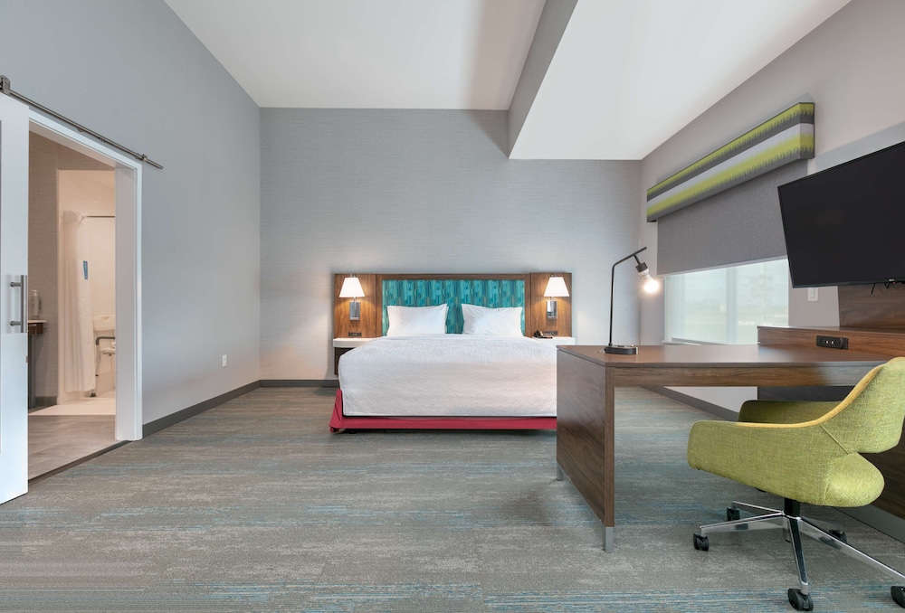 Room, 2 Queen Beds, Accessible (Mobility/Hearing Roll-In Shower) - Photo 2