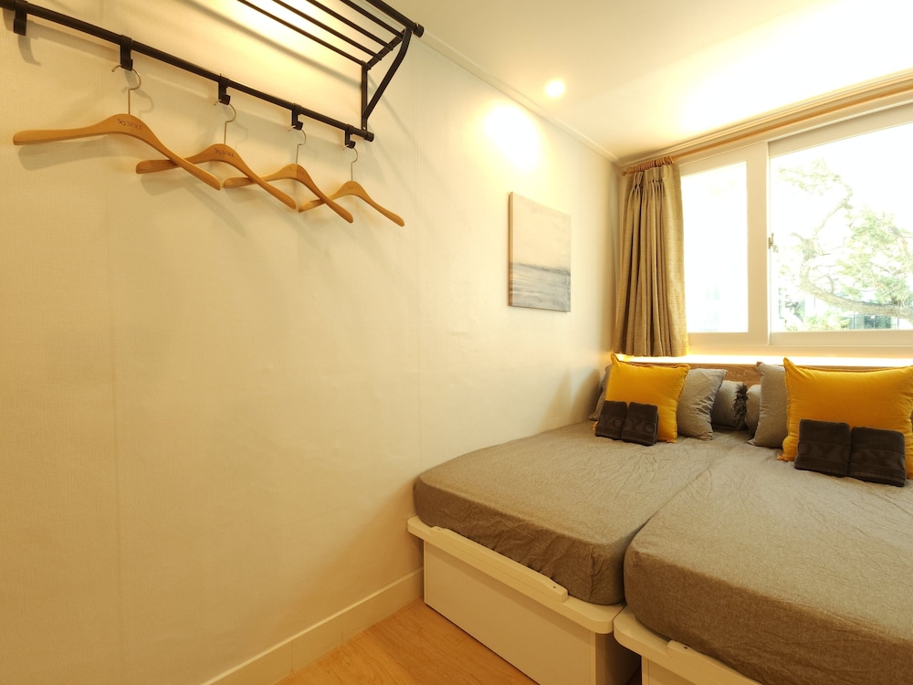 Twin Room - Photo 10