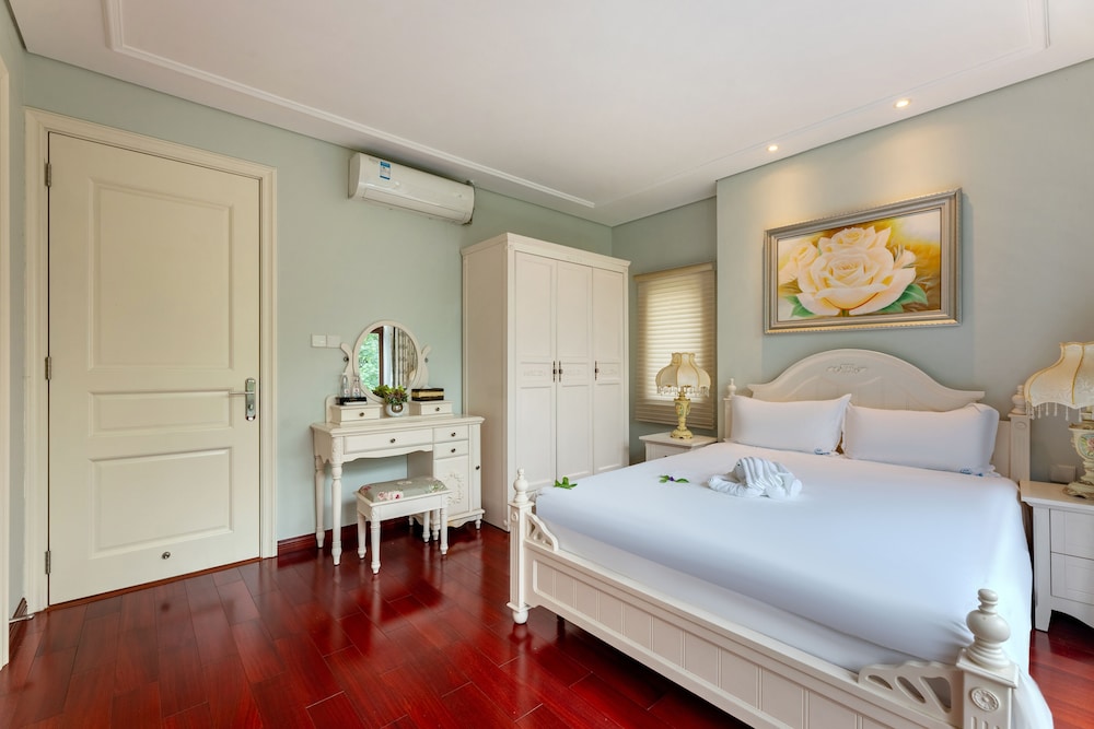 Club Villa, 3 Bedrooms, Resort View, Lakeside photo 1