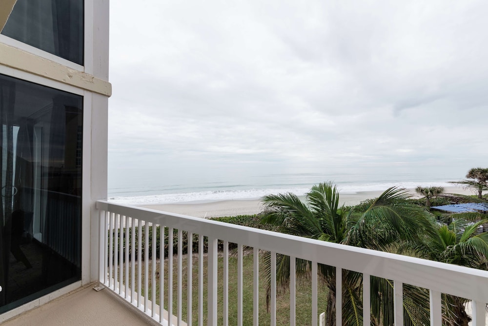 King Bed Junior Suite accessible ocean front w/ roll-in shower photo 1