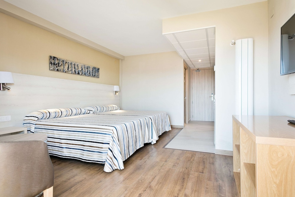 Standard Room (3 Adults) - Photo 3