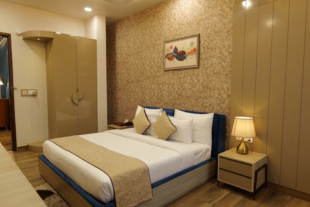 Super Deluxe Room with Balcony