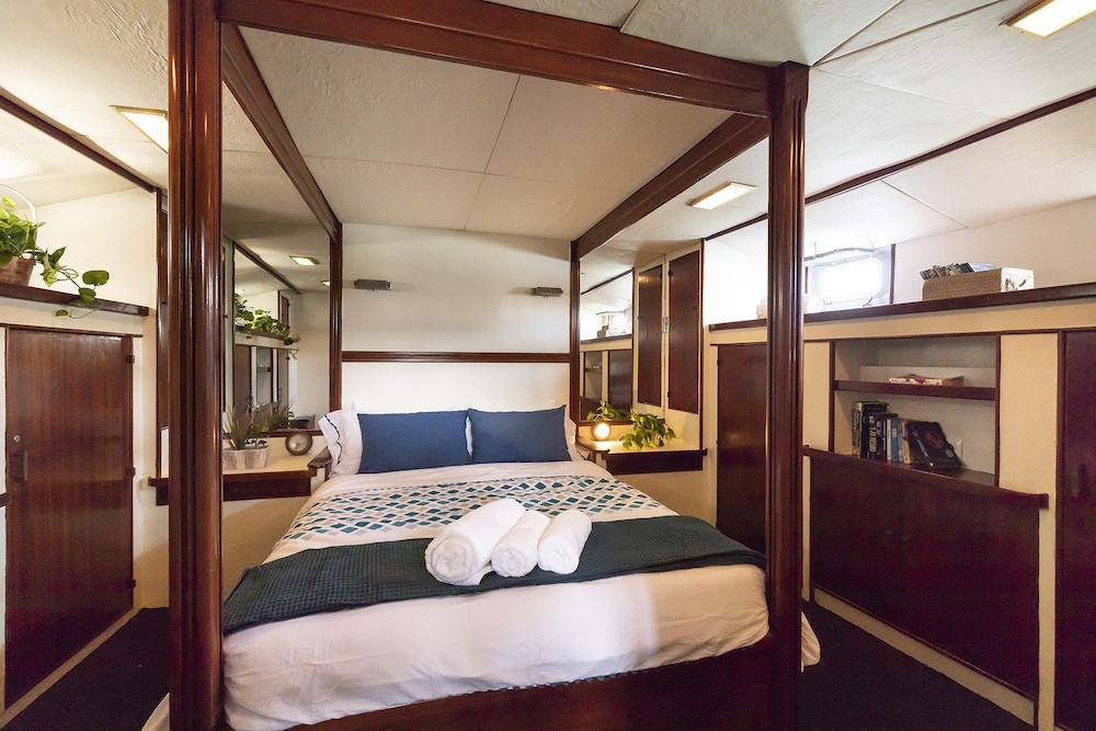 Barco de Lujo, 4 habitaciones, 2 baños