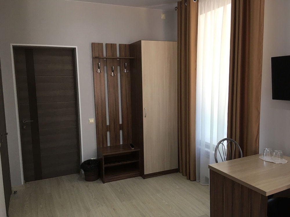 Basic Twin Room, 2 Twin Beds, Non Smoking photo 3
