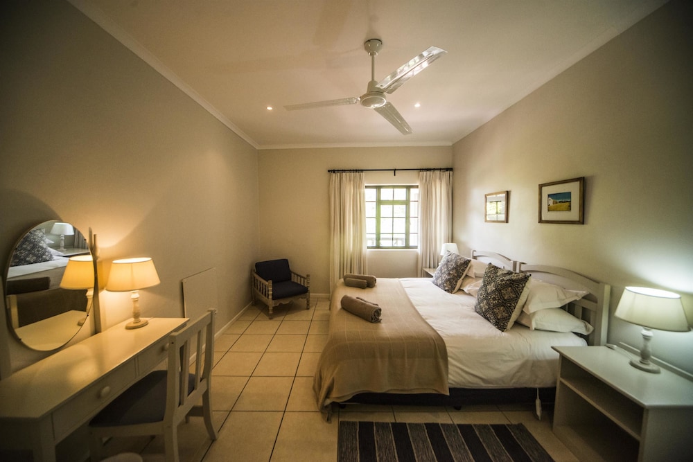 Family House, 3 Bedrooms, Pool View, Poolside photo 1