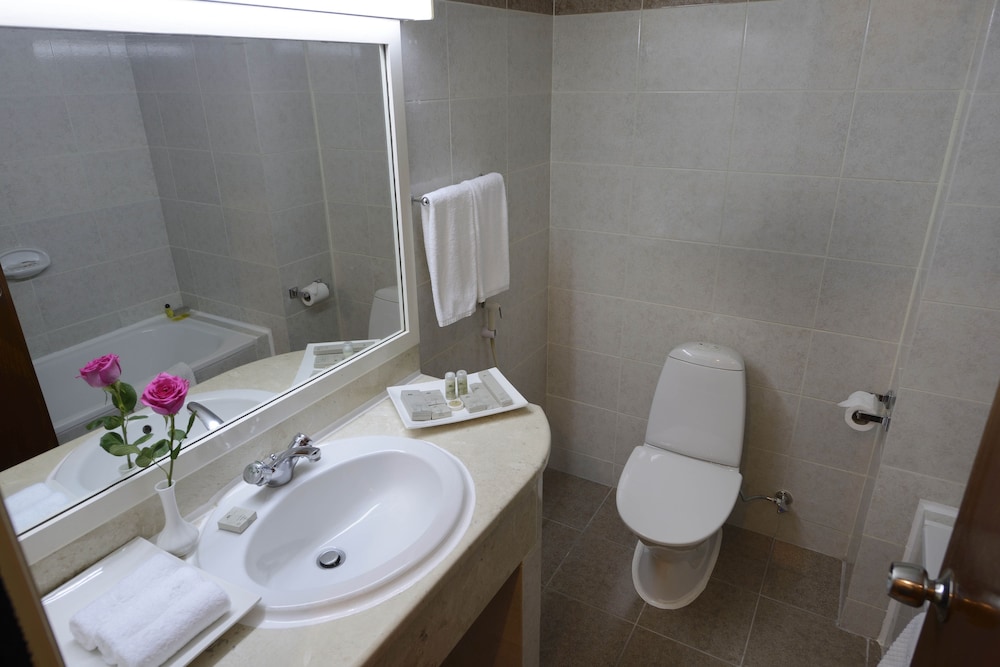 Superior Single Room, 1 Queen Bed, Beach View photo 2