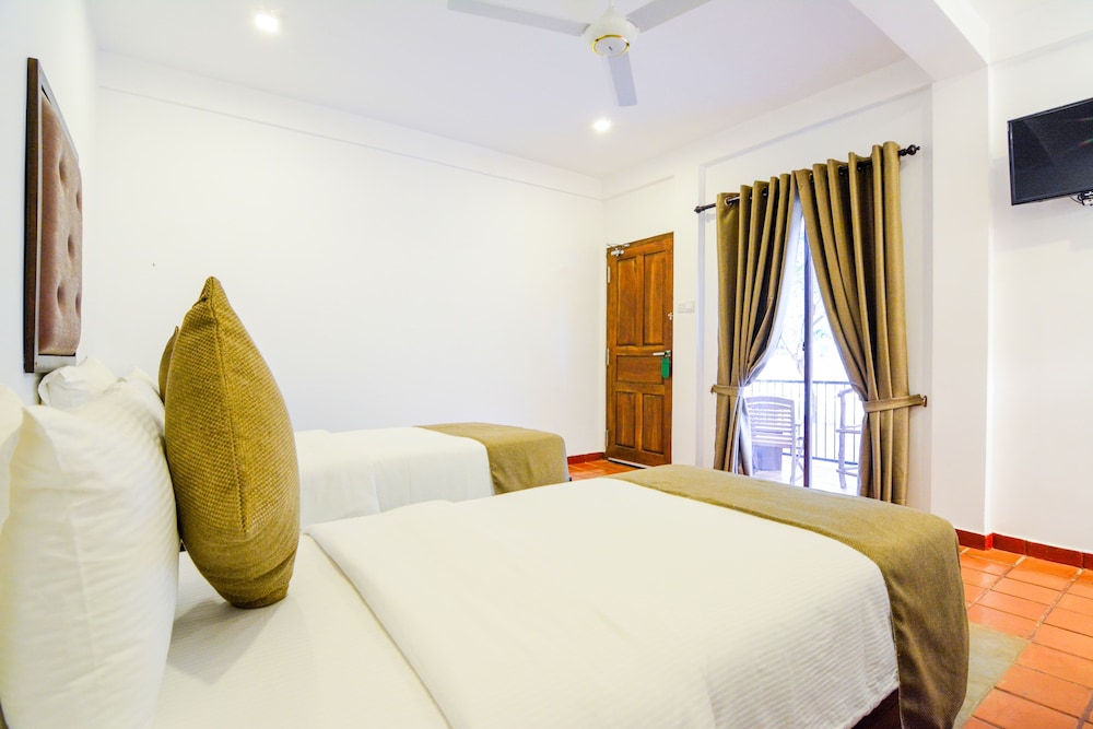 Deluxe Twin Room, 2 Twin Beds, Ensuite photo 3