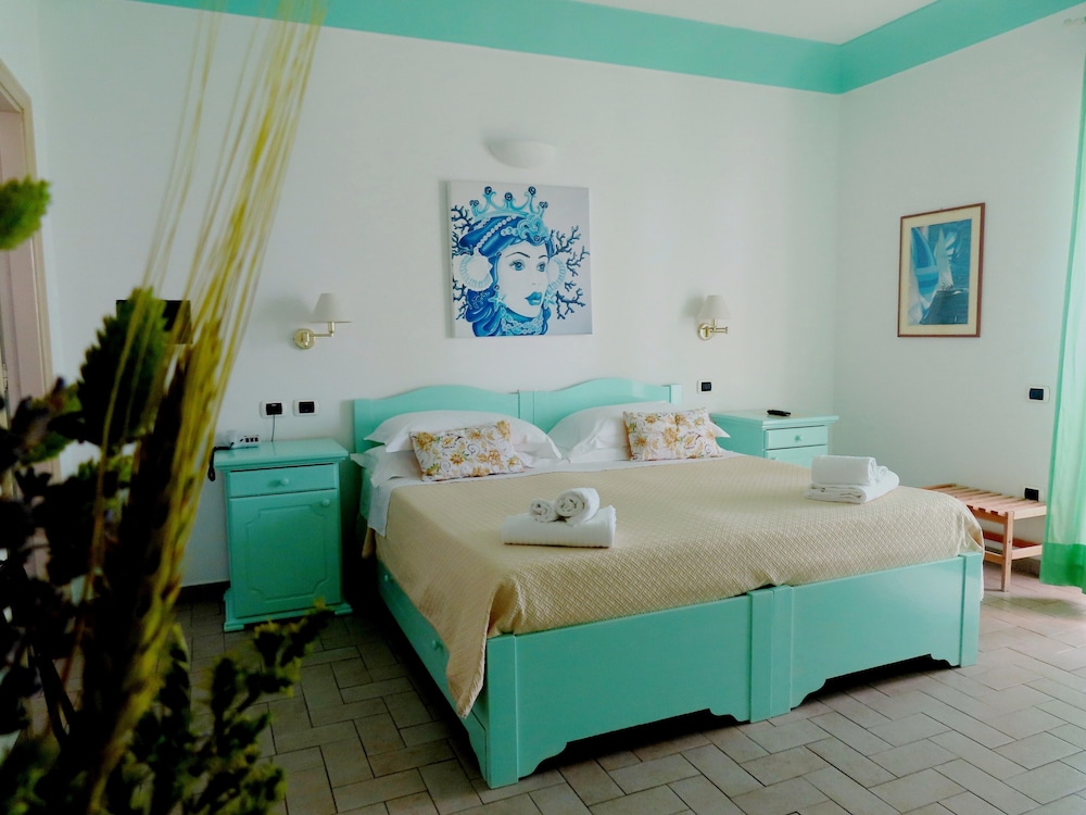 Deluxe Room, 1 Double or 2 Twin Beds, Terrace, Sea View photo 3