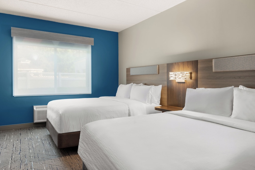 Standard Room, 2 Queen Beds, Accessible (Mobility, Accessible Shower) photo 3