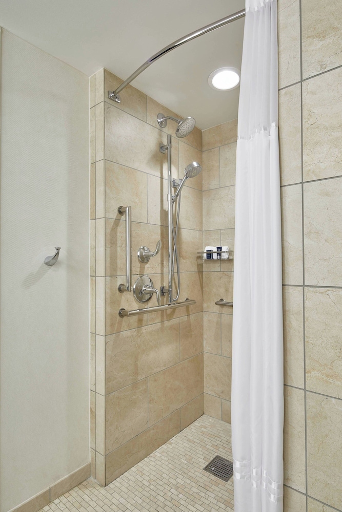 Premium Room, 1 King Bed, Marina View - Photo 7