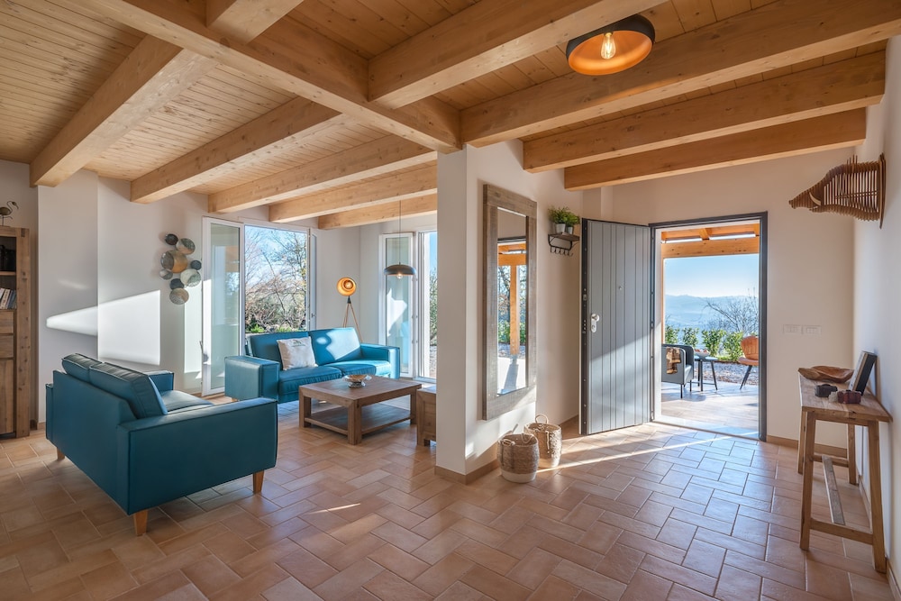 Villa photo 1