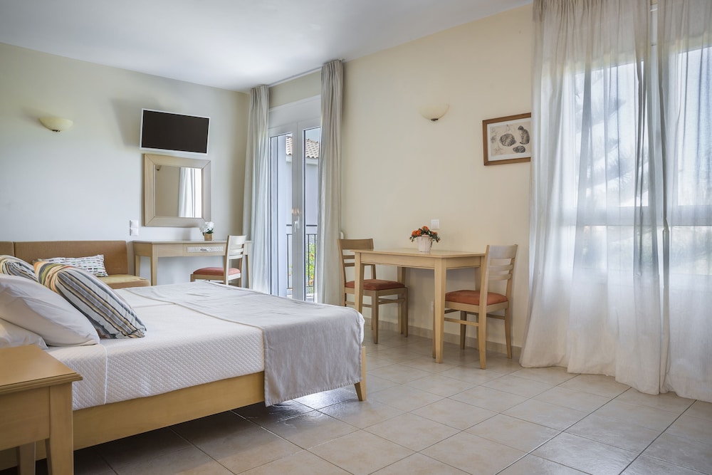 Exclusive Double or Twin Room, 1 Double or 2 Twin Beds, Partial Sea View photo 3